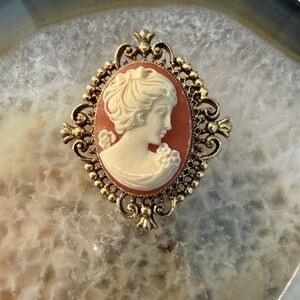 Vintage Avon Cameo perfume/locket Brooch in Gold & Cream Guc 1” appx